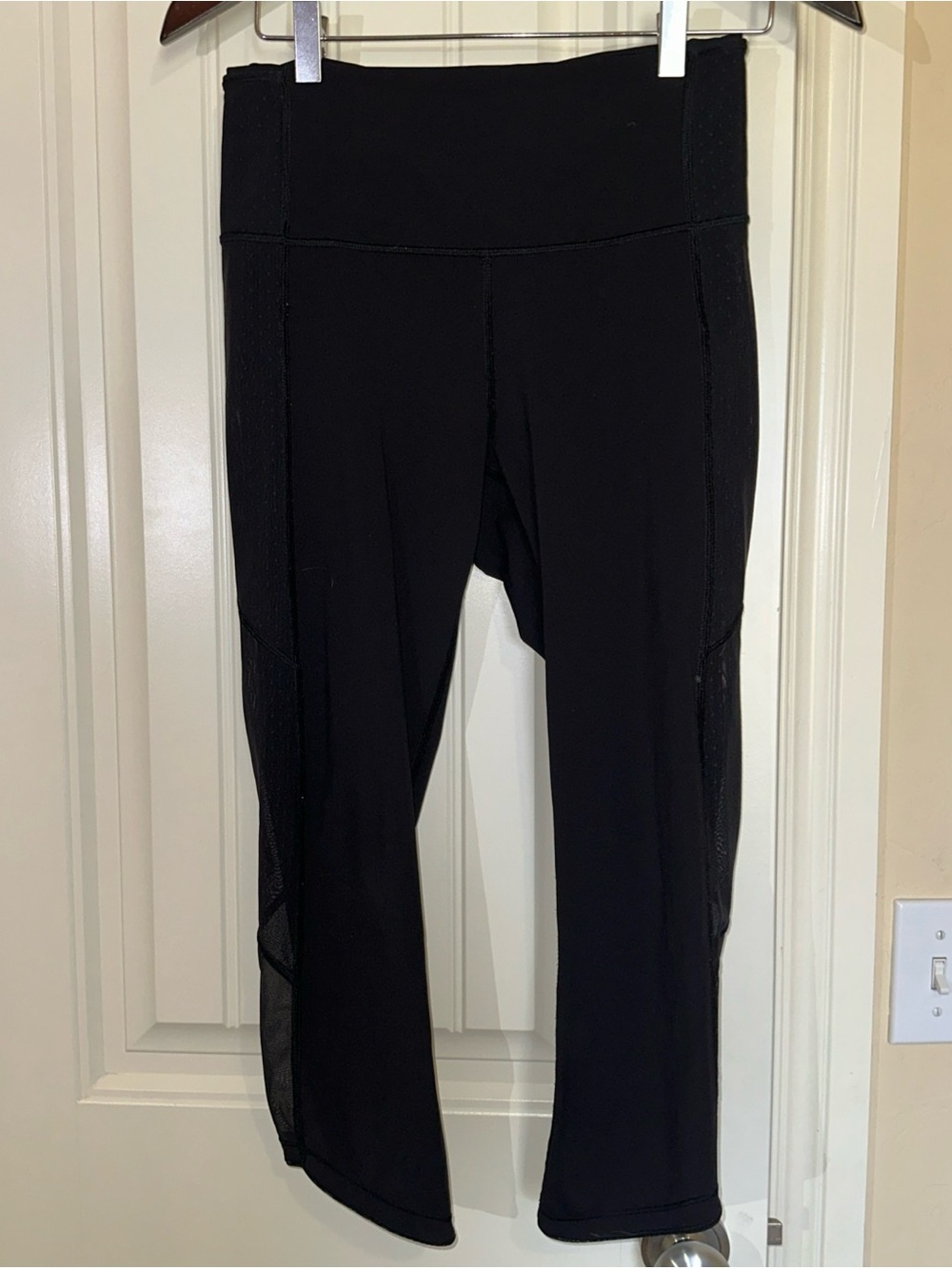 Lululemon Body Con Crop Athletic Leggings Size 8